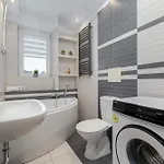 Atmospheric In Center With Desk And Bathtub By Renters Апартаменты