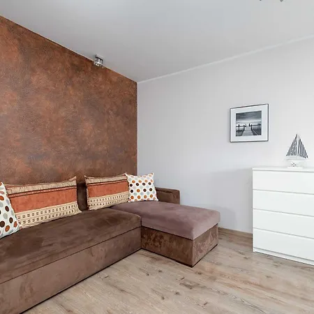 Atmospheric In Center With Desk And Bathtub By Renters Daire Kolobrzeg