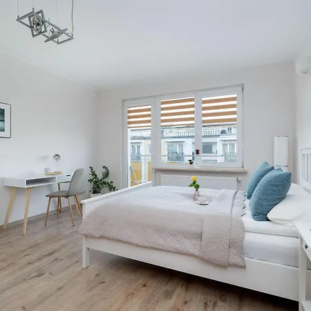 Atmospheric In Center With Desk And Bathtub By Renters Daire